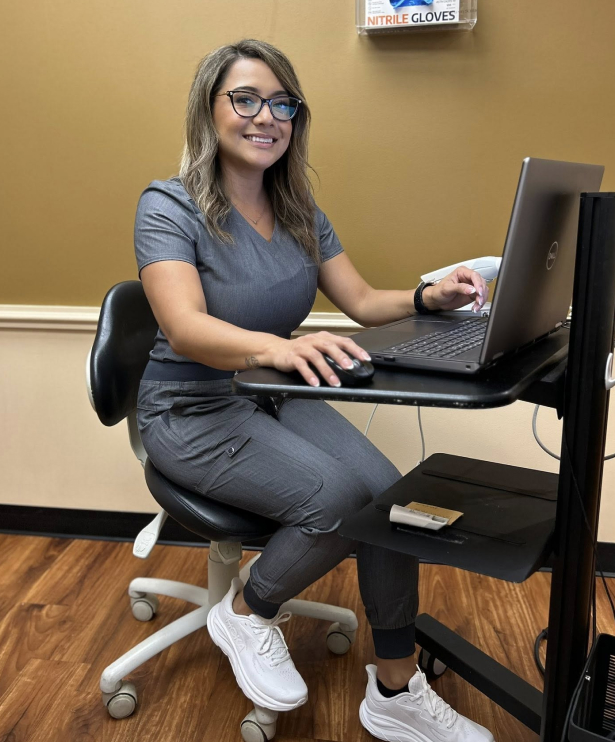 Dental assistant Dio using a TRIOS scanner during a dental procedure